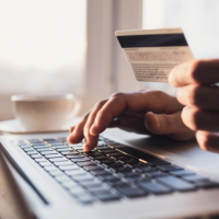 Организации получили возможность совершать платежи на Госуслугах с помощью корпоративной карты