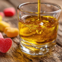 ИП хотят разрешить приобретать алкоголь для производства кондитерских изделий